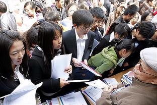 小佩顿谈追梦被禁赛五场：我们都支持他 直到他重返赛场